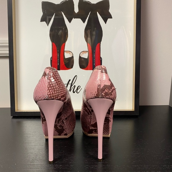Pour Le Victorie Platform Pumps. Rose and Burgundy. Size 7. - Picture 2 of 3
